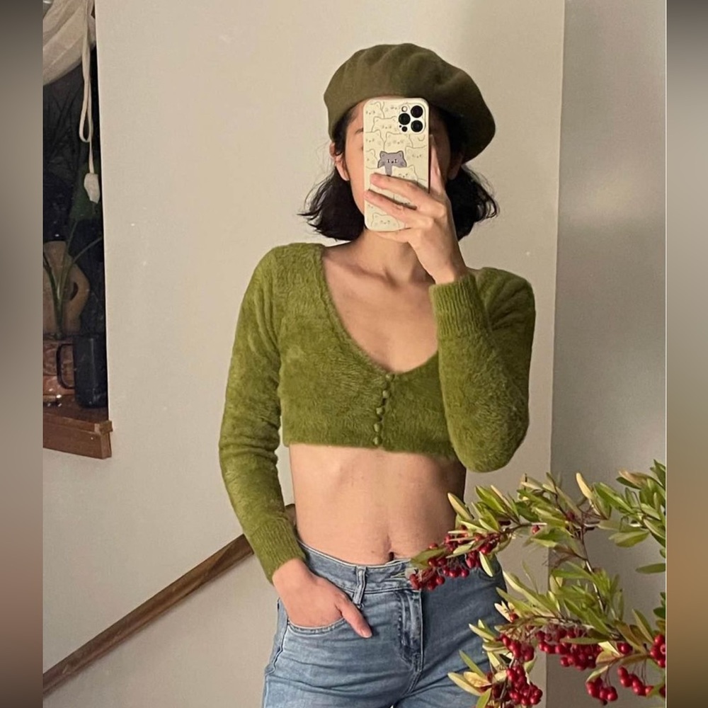 Brand new with tag! Urban outffiter moss short sweater